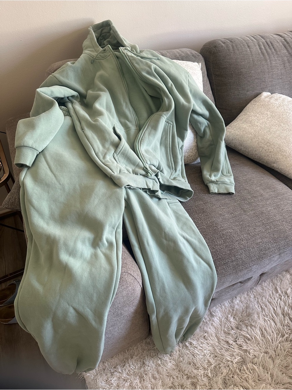 Comfrt Travel Aloe Zip Hoodie & Jogger Set
